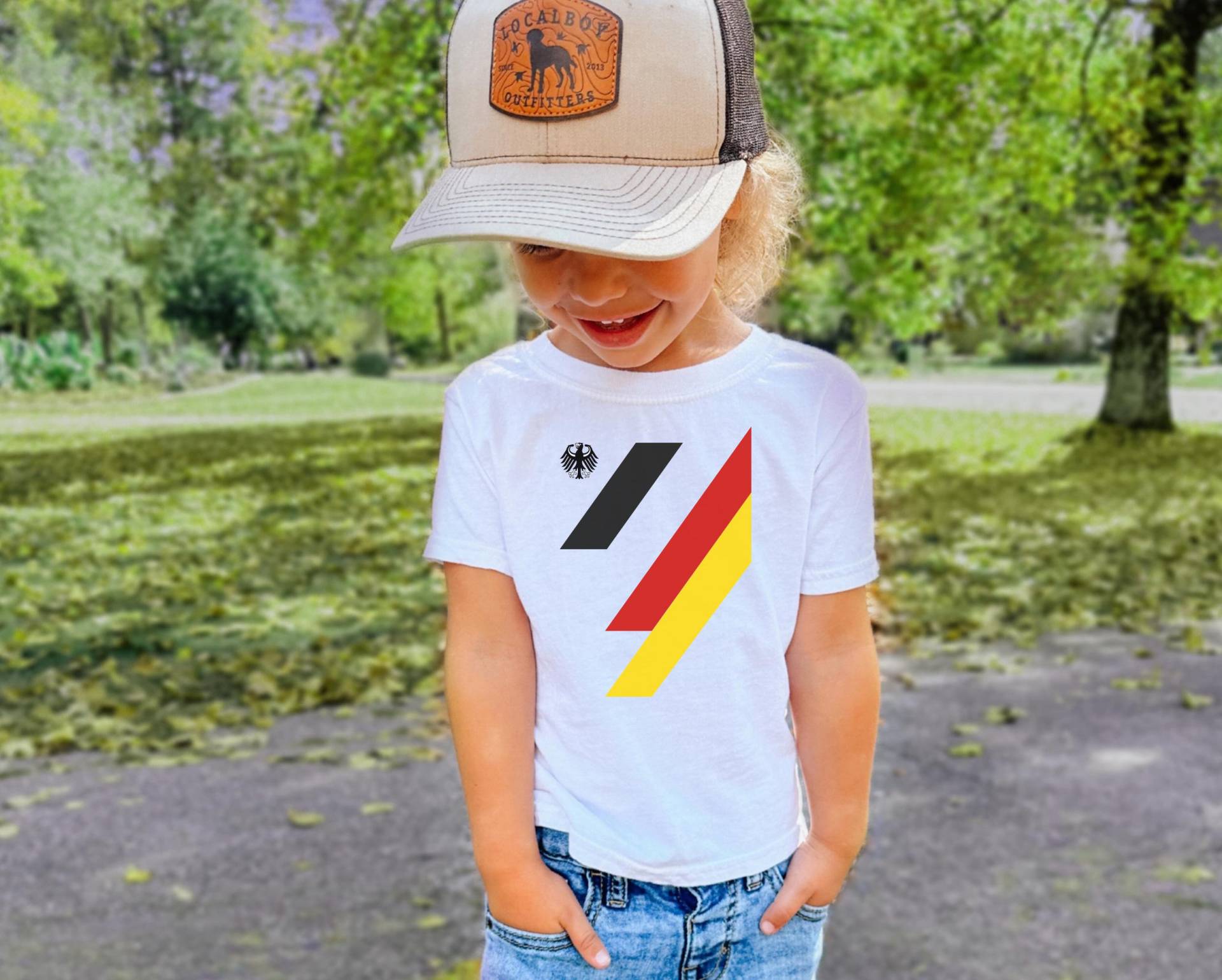 Kinder Deutschland T-Shirt, Fussball Shirt, Germany Fan Kicker Geburtstags Shirt von THEIGOODIVIBES