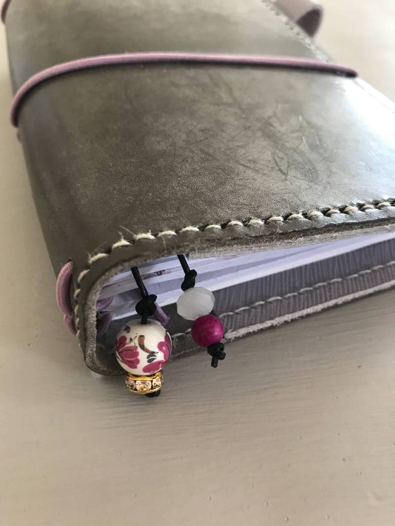 Schäbige Schicke Reisende Notebook Lesezeichen, Kalender, Kalender Zubehör von THELUCKYUNICORN