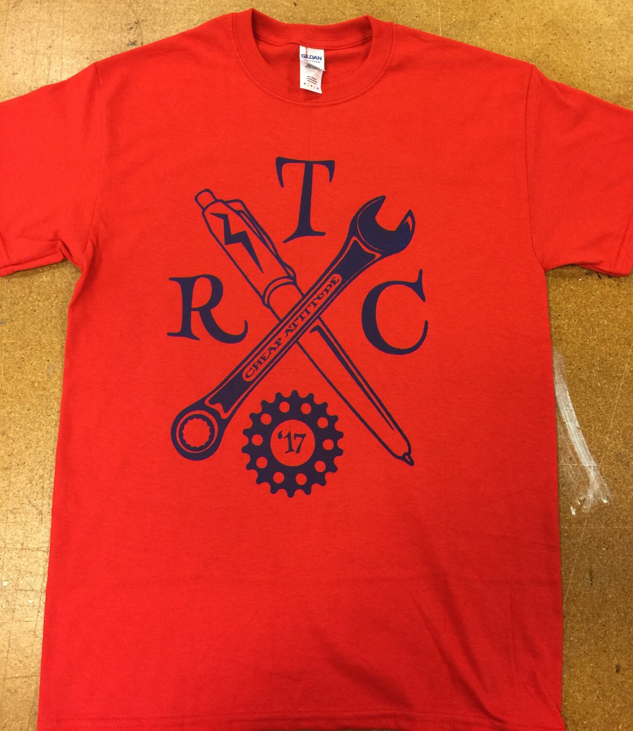 Der Grund Zoll Gekreuzt Tool T-Shirt Der Grund Zoll Gekreuzt Tool T-Shirt von THEREASONCUSTOMS