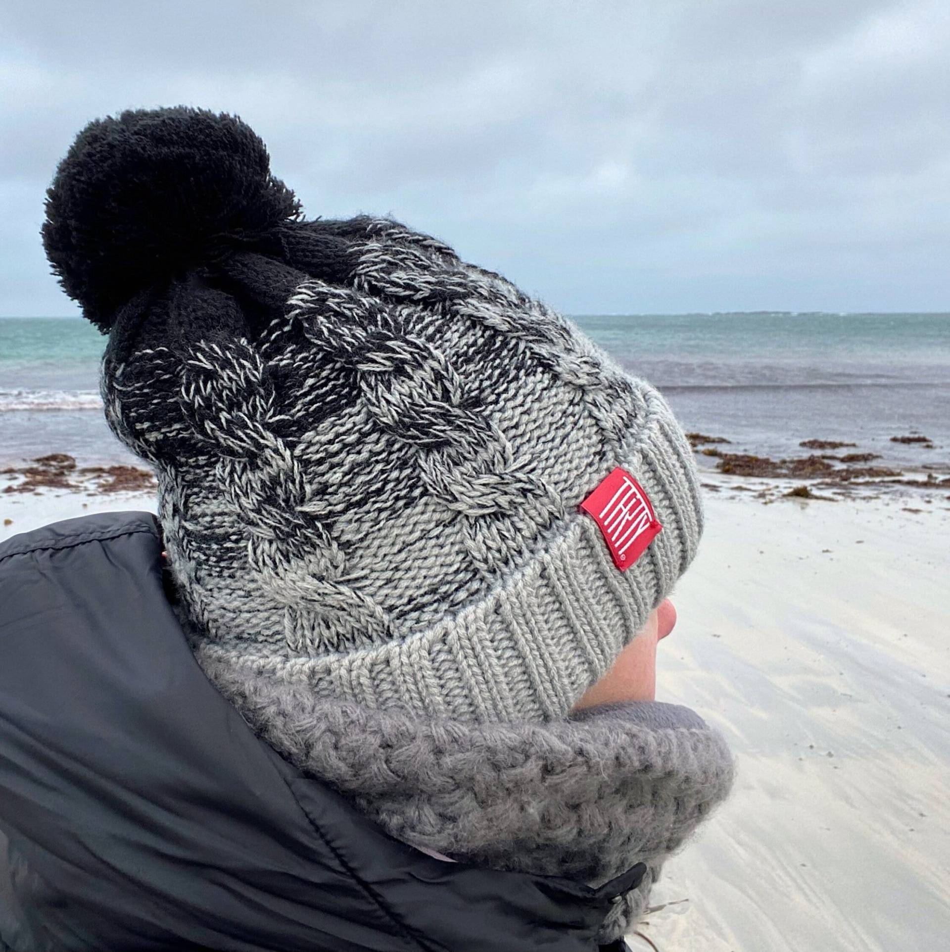 Fleece Gefütterte Bommel Mütze Zopfmuster Winter Für Damen Und Herren von THIRTYSQUARE