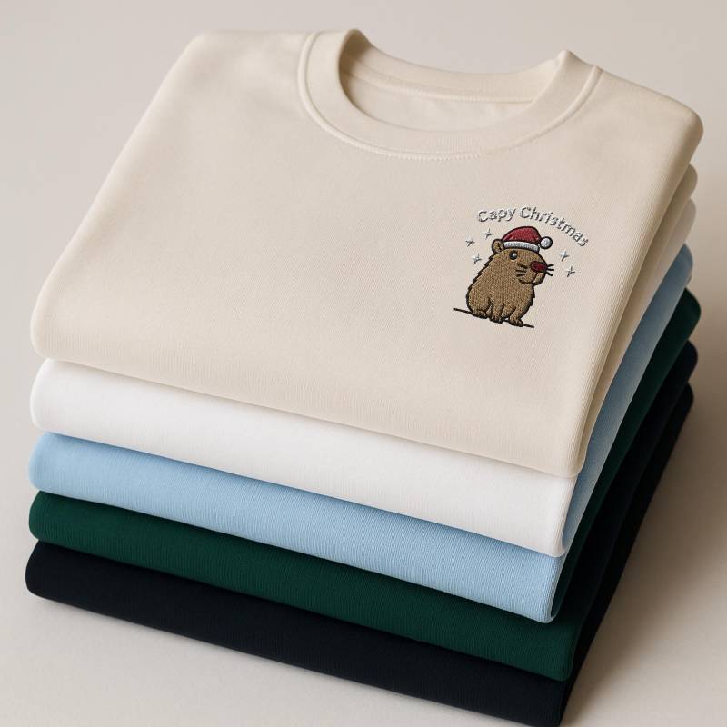 Capybara "Capy" Christmas Sweatshirt von THOCREATE
