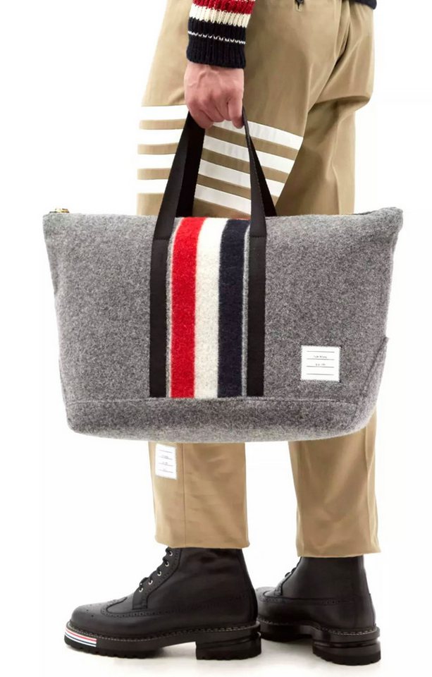 THOM BROWNE Freizeittasche Tri-Colour Tote Tasche Gymbag aus Wollfilz – Handgefertigt in Italien, Hergestellt in Italien, gestreifte Fütterung im Signature-Design von THOM BROWNE