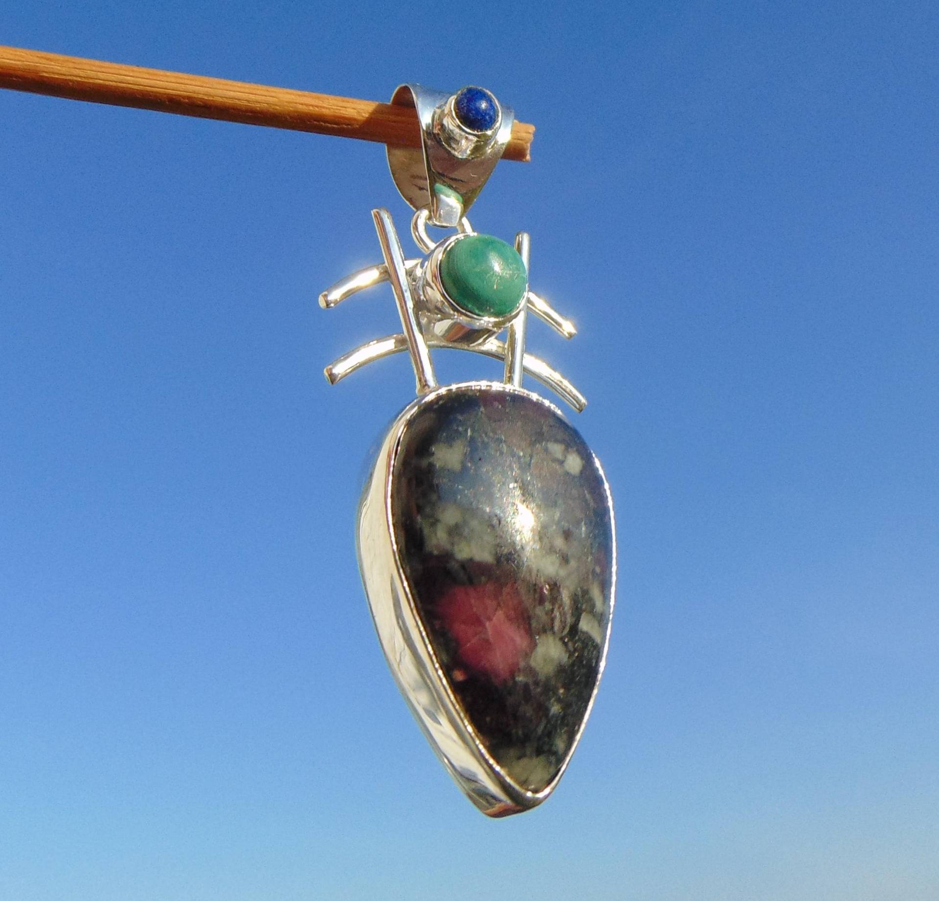 Eudialith - Anhänger Silber 925 Mit Malachit Und Lapislazuli Eudialith - Anhänger Silber 925 Mit Malachit Und Lapislazuli von THORALFWOLF