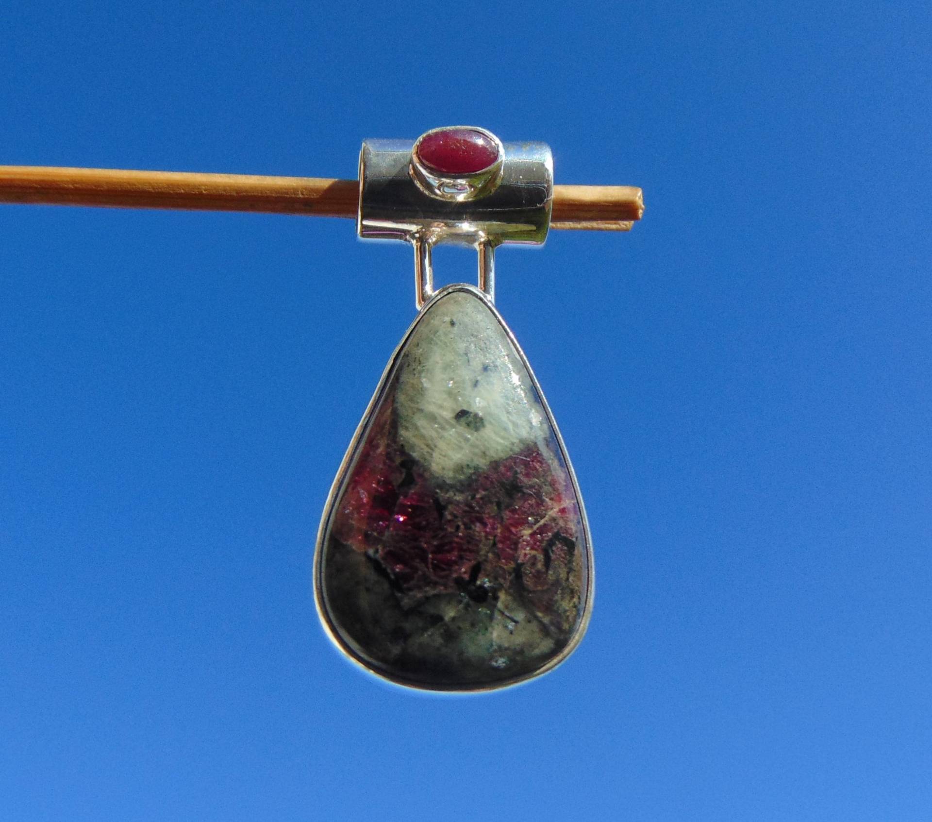 Eudialith - Anhänger Silber 925 Mit Rubin von THORALFWOLF