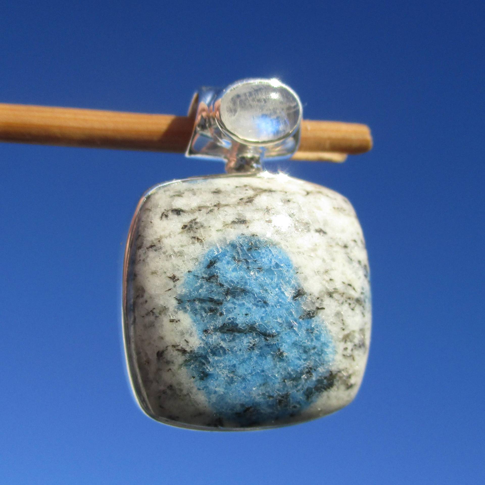 K2 - Azurit in Granit , Anhänger Silber 925 Mit Mondstein von THORALFWOLF
