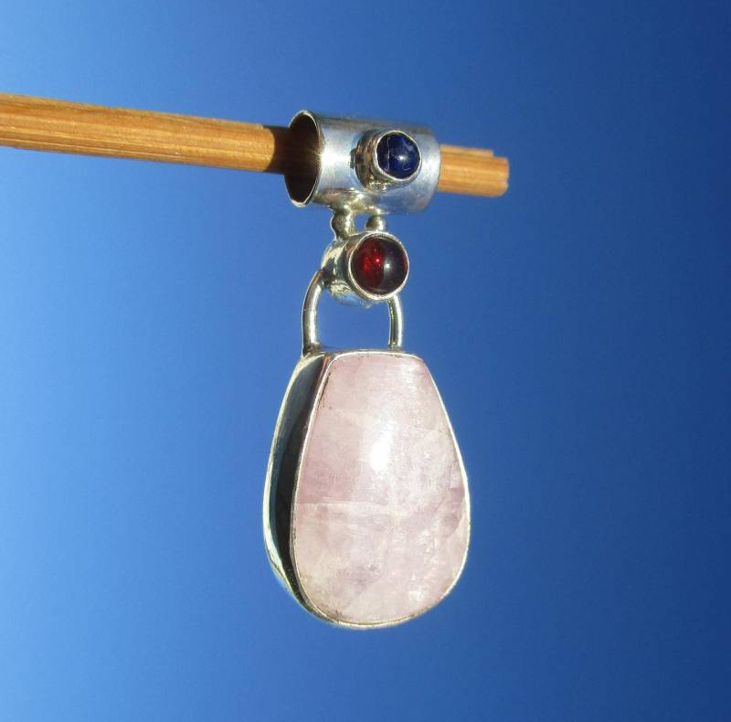 Kunzit - Anhänger Silber 925 Mit Granat Und Lapislazuli von THORALFWOLF