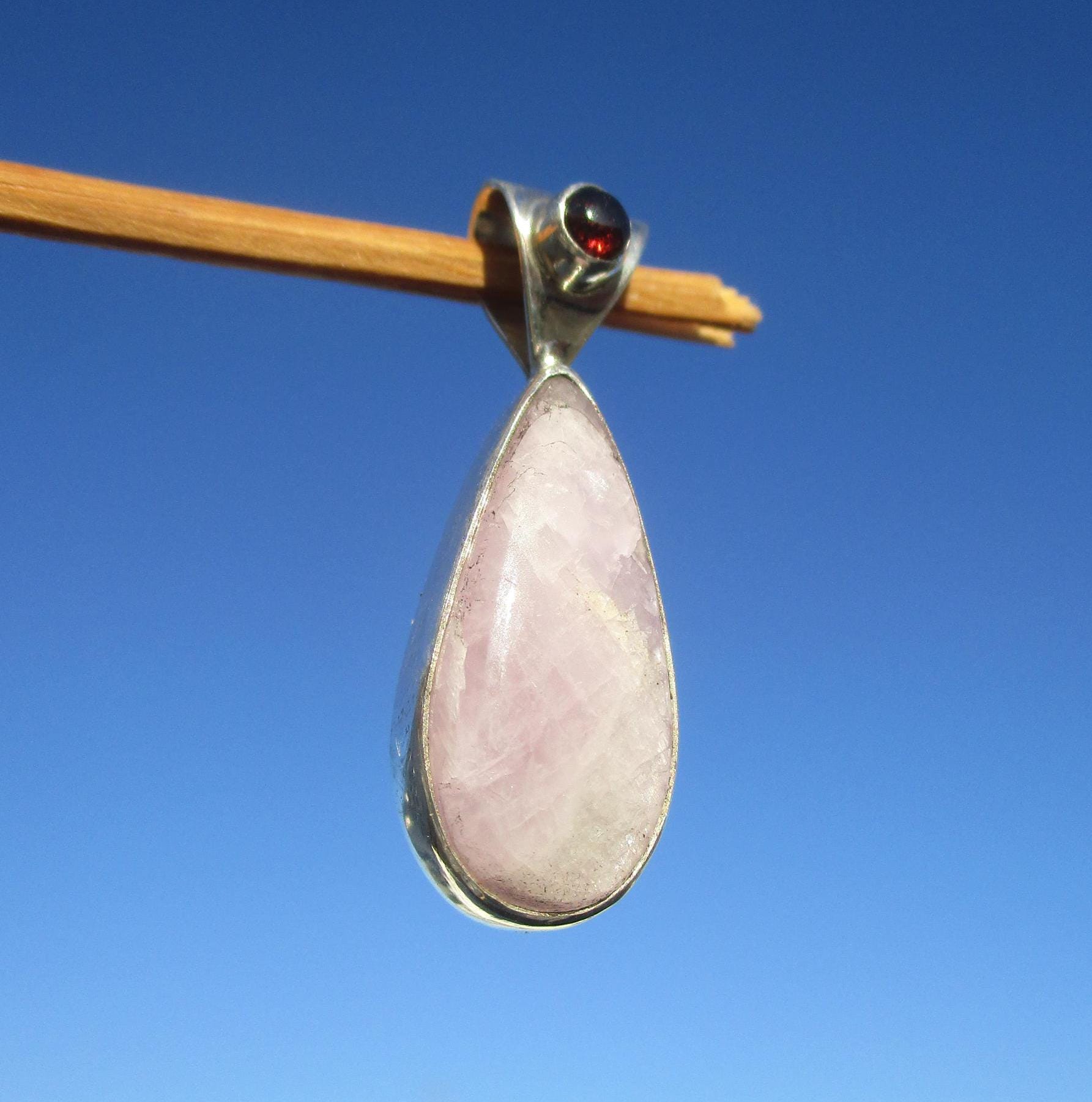 Kunzit - Anhänger Silber 925 Mit Granat Kunzit - Anhänger Silber 925 Mit Granat von THORALFWOLF