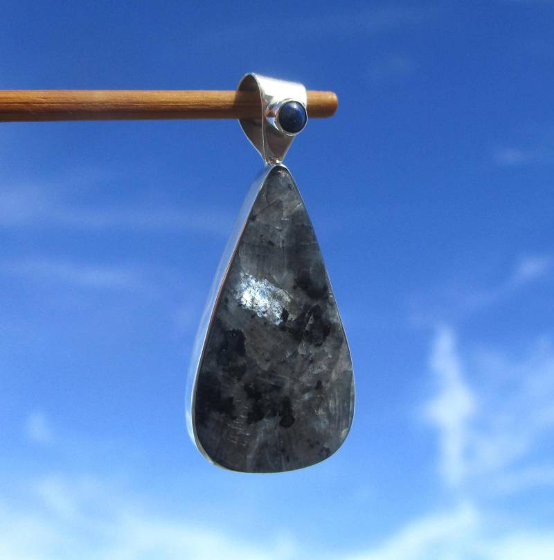 Larvikit , Anhänger Silber 925 Mit Lapislazuli von THORALFWOLF