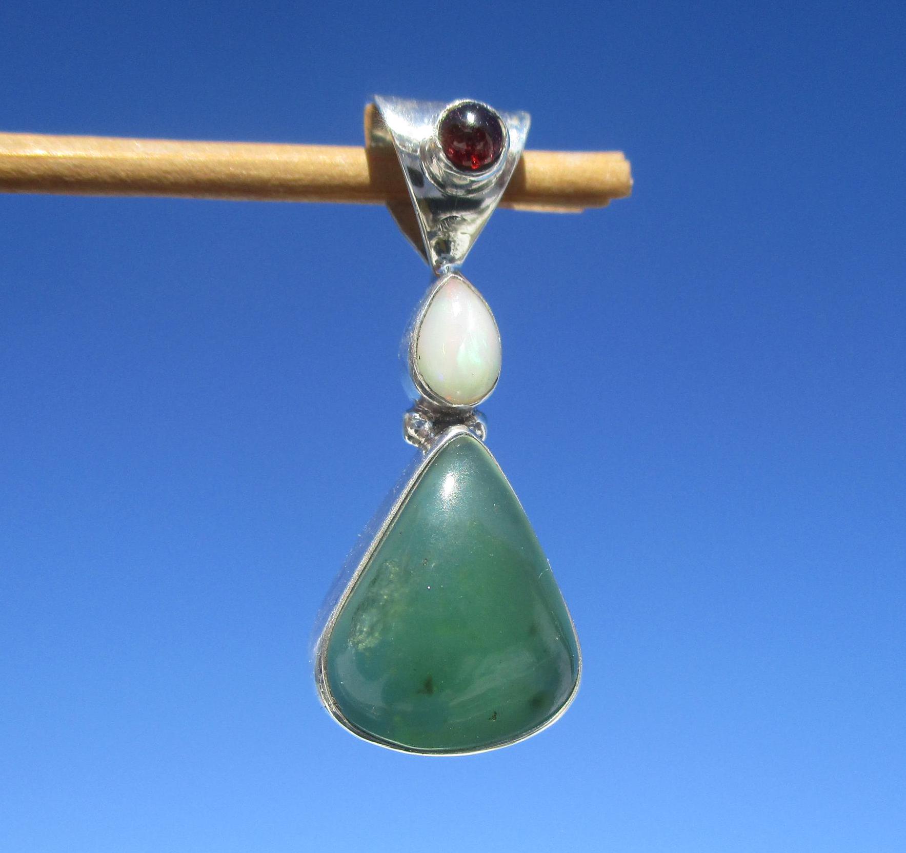 Nephrit - Jade Aus Kanada Anhänger Silber 925 Mit Opal Und Granat Nephrit - Jade Aus Kanada Anhänger Silber 925 Mit Opal Und Granat von THORALFWOLF