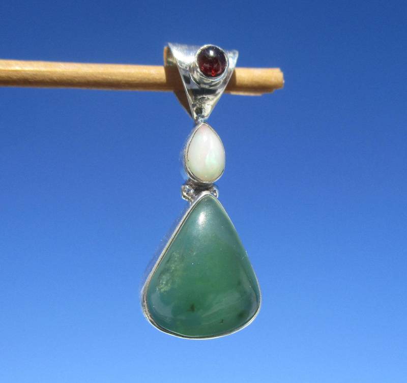 Nephrit - Jade Aus Kanada Anhänger Silber 925 Mit Opal Und Granat Nephrit - Jade Aus Kanada Anhänger Silber 925 Mit Opal Und Granat von THORALFWOLF