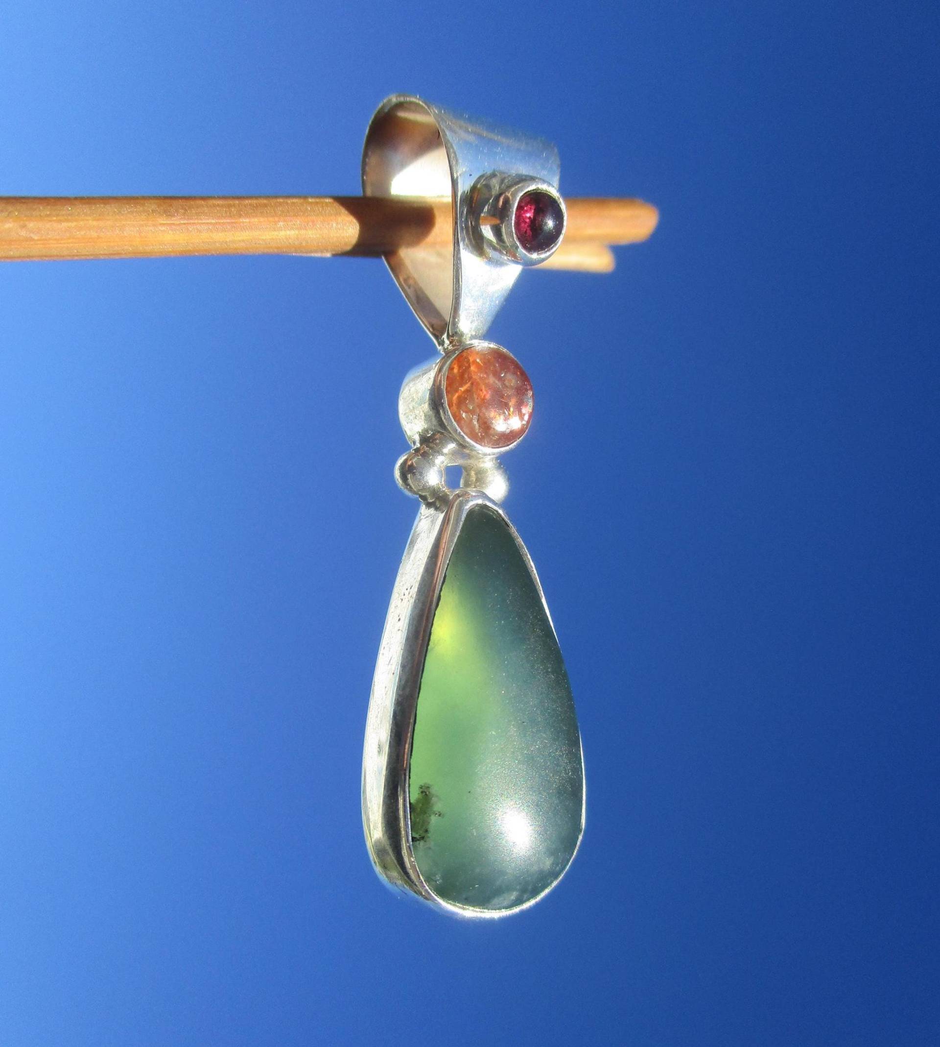 Nephrit - Jade Aus Kanada Anhänger Silber 925 Mit Sonnenstein Und Granat von THORALFWOLF