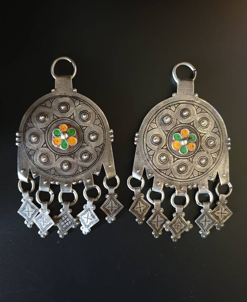 Lot Von 2 Vintage-Berber-Anhängern Aus Silber, Niello Und Emaille - Region Tiznit Südmarokko von TIFINAGH