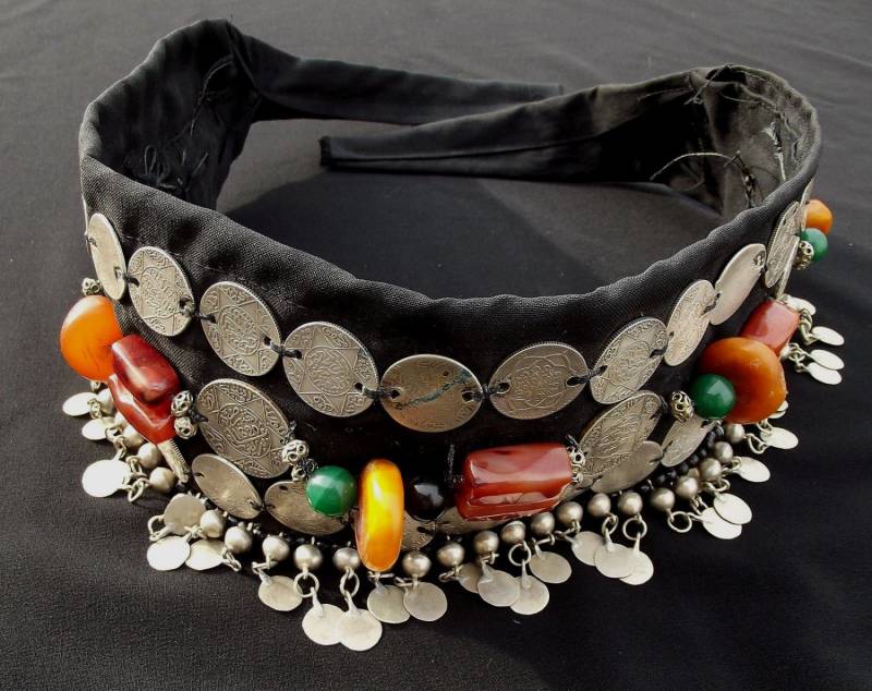 Maroc - Ancienne Parure De Téte Frontale Berbére Avec Pendeloques Argent Émaillés Et Verroteries von TIFINAGH