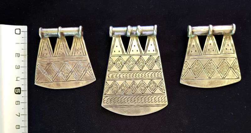 Marokko/Mauretanien Set Aus 3 Touareg-Silberanhängern Mit Handgravierter Punze Auf Der Rückseite von TIFINAGH