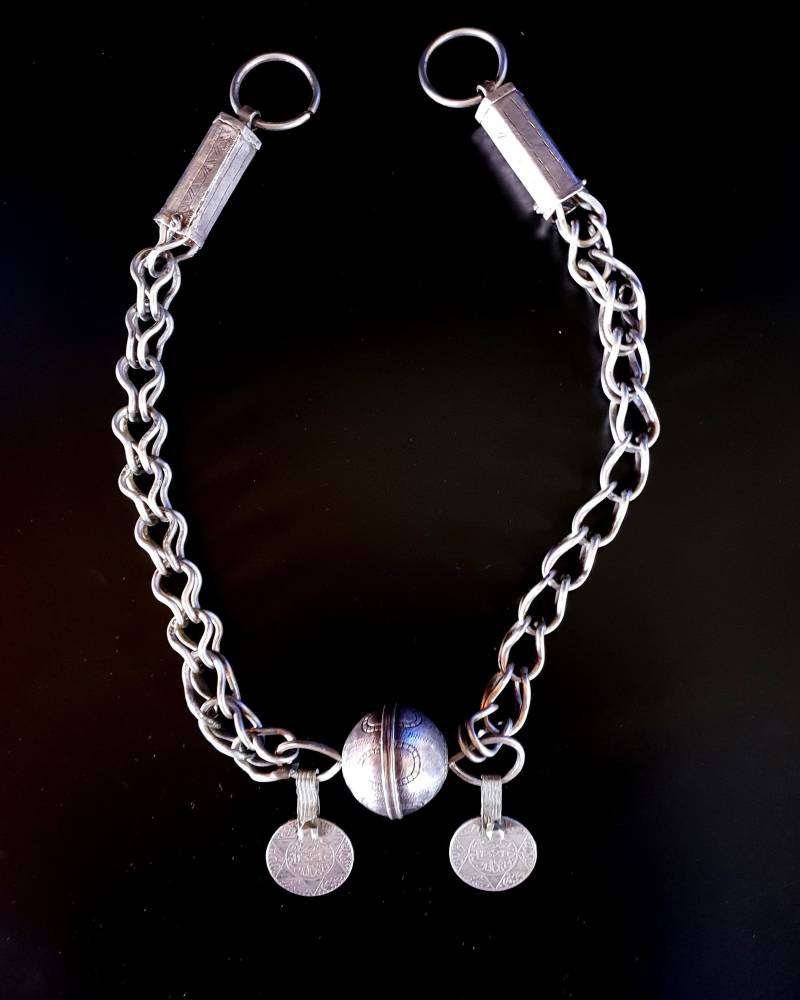 Marokko - Alte Silberkette Mit Ball in Der Mitte Und Alte Münzen Für Halskette von TIFINAGH