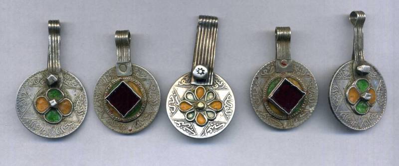 Marokko - Charge Von 5 Silber Anhänger, Emaille Und Halskette Verroteries von TIFINAGH