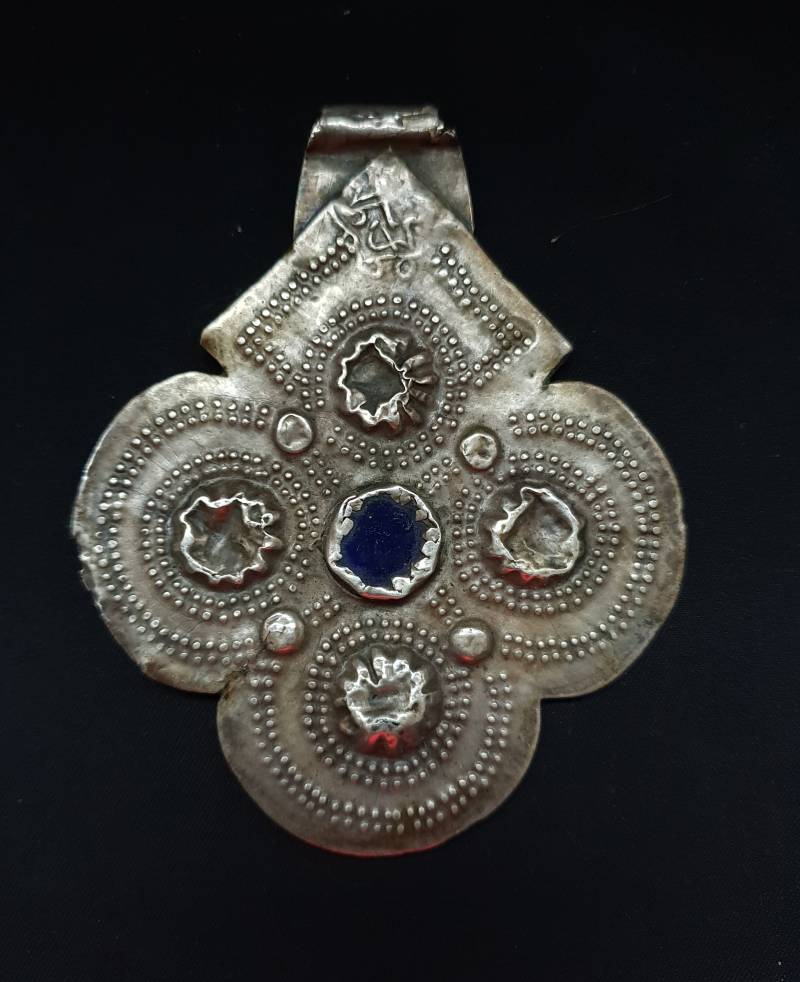 Marokko - Foulet Khamsa Aus Massivem Silber, Fein Gemeißeltes Vierpass, Cabochon-Perlen von TIFINAGH