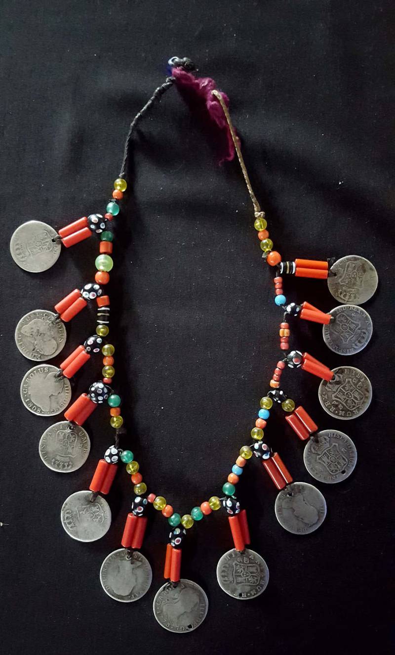 Marokko - Prächtige Berber-Halskette Mit Glasperlen Und Münzanhängern von TIFINAGH