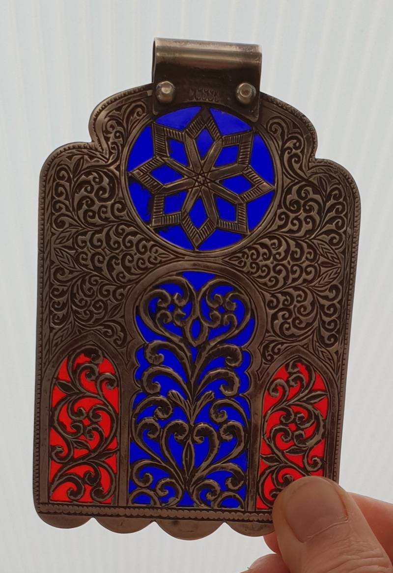 Marokko - Sehr Seltene Und Einzigartige Louha Oder Hand Von Fatima in Silber Mit Fenstern Türen Arabeskenmotiven von TIFINAGH