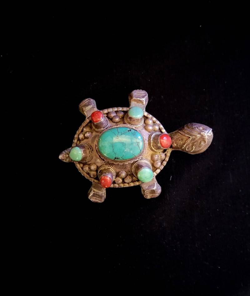 Pillendose Auf Turtle in Silber 925, Korallenperlen Und Türkis - Tibet von TIFINAGH