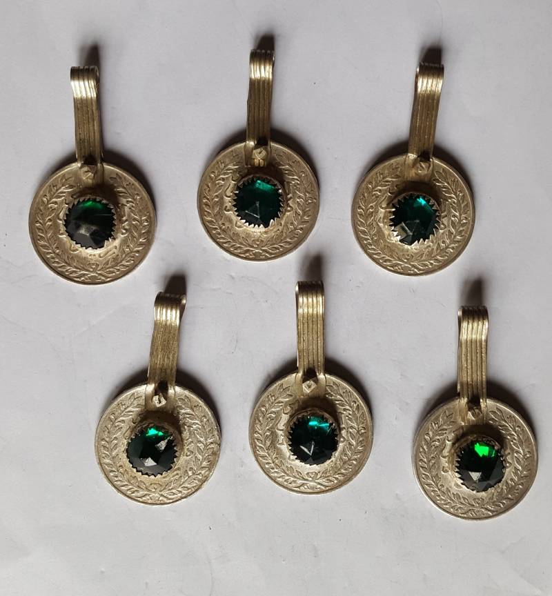 Set Aus 6 Münzanhängern Altem Silber Und Glascabochon Zur Herstellung Von Halsketten - Marokko von TIFINAGH