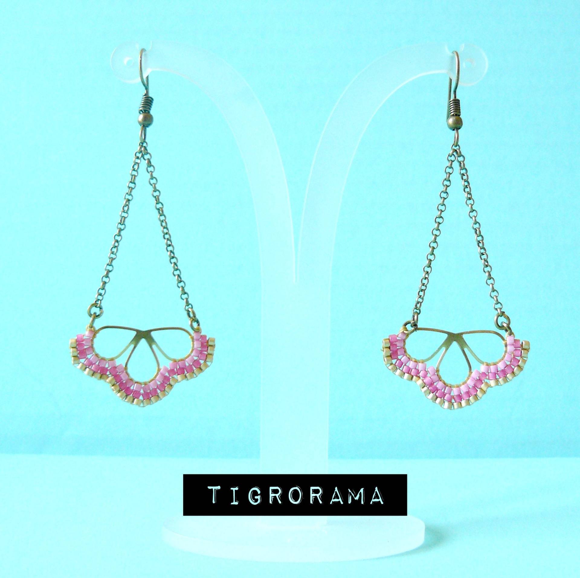 Rosa Und Goldene Halbblumen-Miyuki-Ohrringe Rosa Und Goldene Halbblumen-Miyuki-Ohrringe von TIGRORAMA