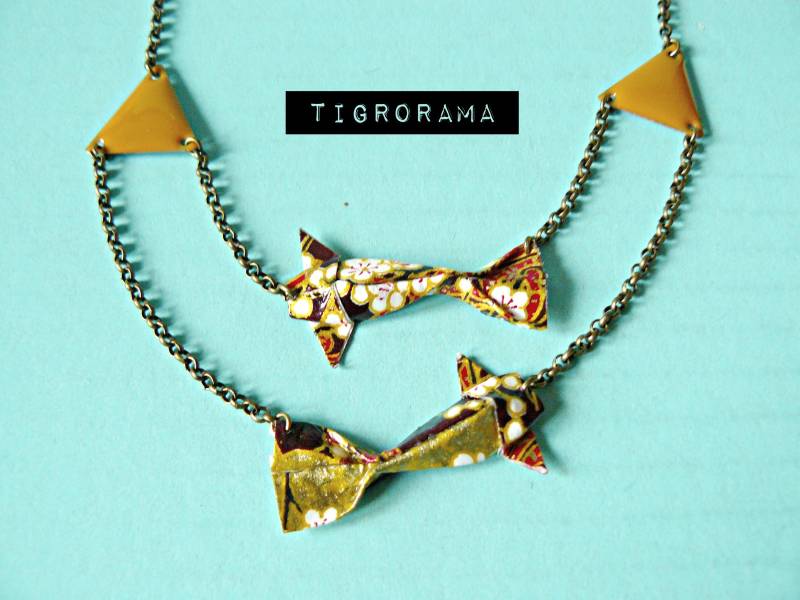 Senffarbene Und Goldene Koi-Karpfen-Origami-Halskette Senffarbene Und Goldene Koi-Karpfen-Origami-Halskette von TIGRORAMA
