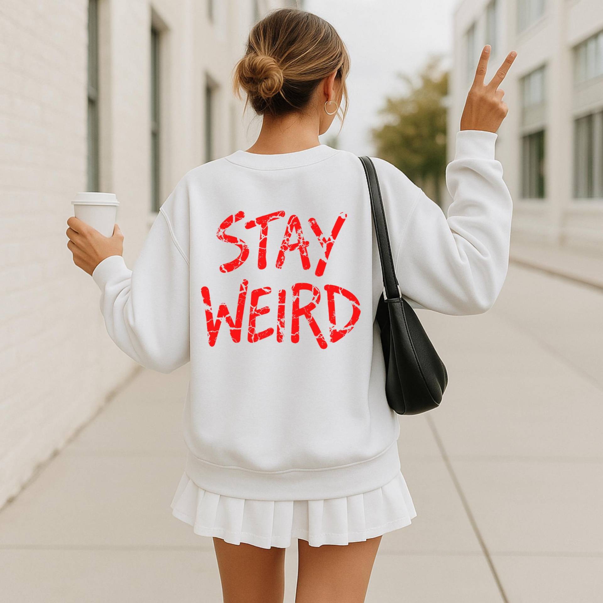 Bleib Seltsam Sweatshirt Unisex Retro Pullover von TILKIWEAR
