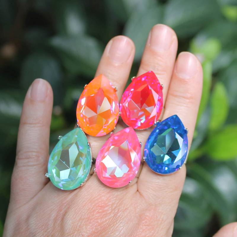 Big Stone Ring European Kristall Einstellbar Braut Cocktail Oversize Riesige Teardrop Birnenform Hochzeit Cosplay Ziehen Bühne Schmuck, Silber, Sr64 von TIMATIBO