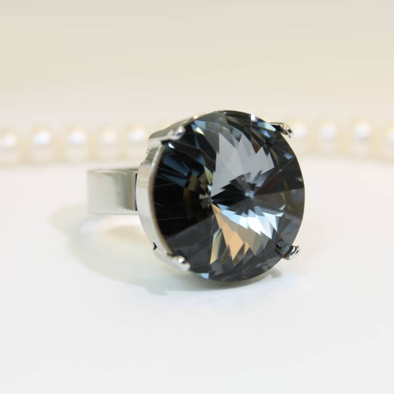 Brautjungfer Kristall Brautjungfern Hochzeit Cocktail Statement Ring 18mm Rivoli Grau Einstellbar Anthrazit Stein, Sr47 von TIMATIBO