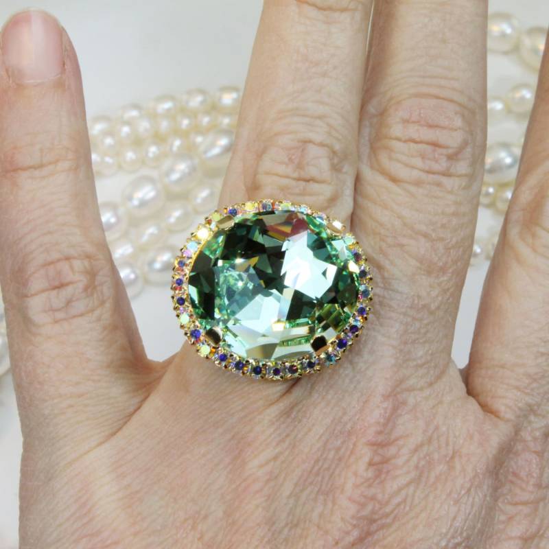 Mint Cocktailring Mintgrün Oversize Goldring Pale Green Statement Ring Einstellbar Kristall Ab Halo, Gold, Chrysolite, Gr49 von TIMATIBO