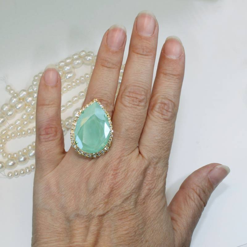 Minzgrün Teardrop Ring Kristall Cocktail Statementring, Verstellbar von TIMATIBO