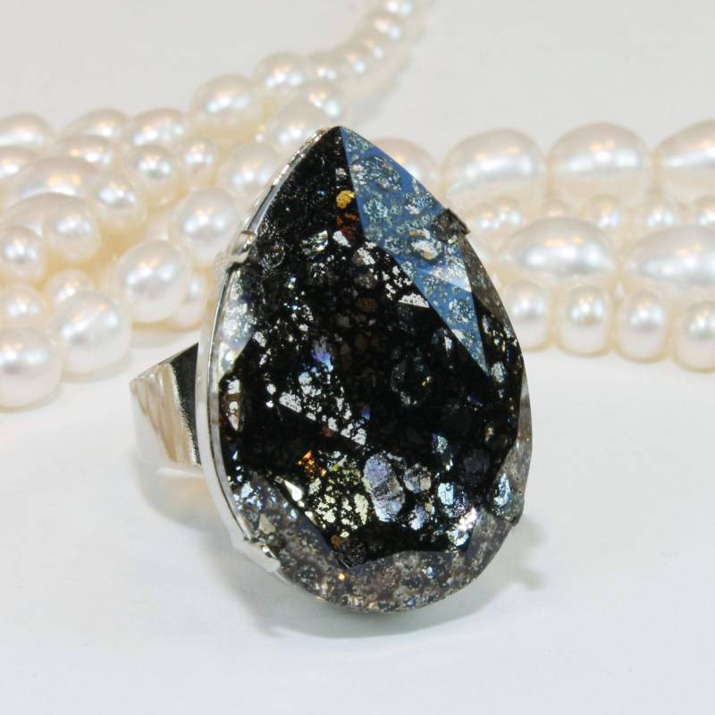 Oversized Kristall Ring, Schwarzer Cocktail Halloween Schmuck, Witchy Whimsigoth Gothic Groß Statement Sr61 von TIMATIBO