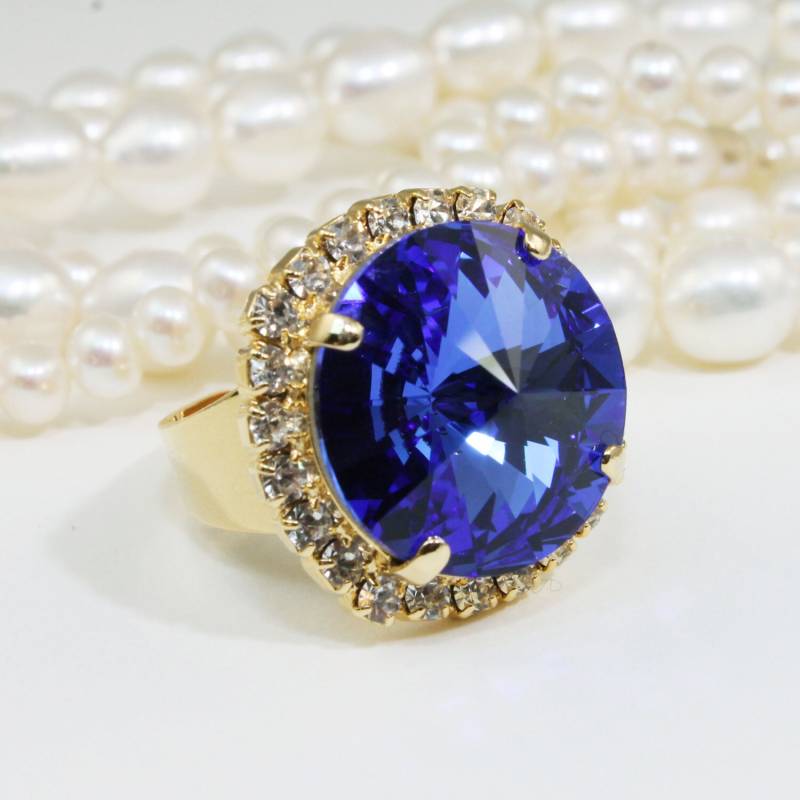 Sapphire Blau Ring Royal Einstellbar Cocktail-Ring Oversize Statement European Kristall Something Blue 18 Mm Rivoli Strass, Gold Gr48 von TIMATIBO