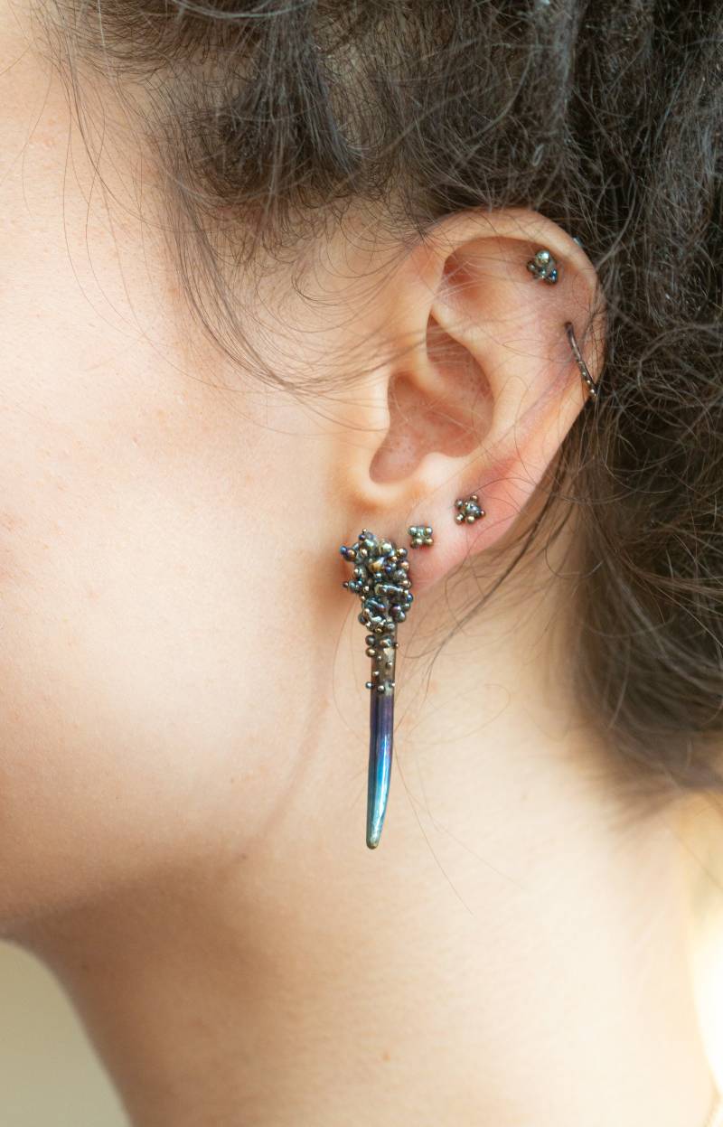 Elefantenlauf Titan Ohrstecker Rein-Titan, Farbiges Nicht Allergenes Schmuck Umweltfreundlich Made in Finland Elefantenlauf Titan Ohrstecker Rein-Titan, Farbiges Nicht Allergenes Schmuck Umweltfreundlich Made in Finland von TIQUALIA