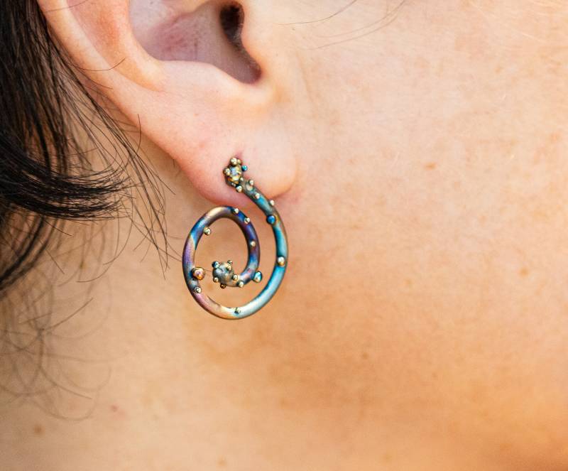 Gyre Ii. Spirale Titanium Ohrringe Stud Beiträge Ungewöhnliche Schmuck Crazy Bolzenschweißen Hypoallergen Ti Schweißen Made in Finland Gyre Ii. Spirale Titanium Ohrringe Stud Beiträge Ungewöhnliche Schmuck Crazy Bolzenschweißen Hypoallergen Ti Schweißen Made in Finland von TIQUALIA
