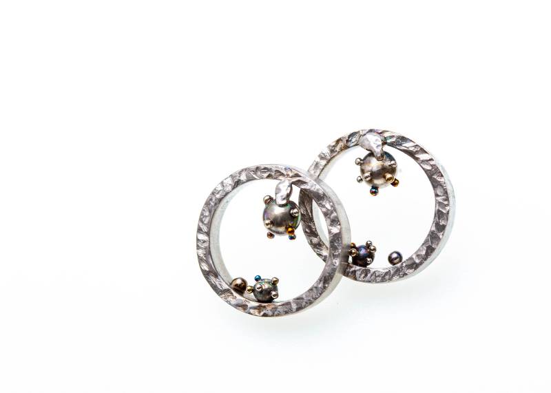 Kreis Massiv Titan Ohrstecker - Einzigartiger Hypoallergener Handgefertigter Schmuck Aus Finnland Kreis Massiv Titan Ohrstecker - Einzigartiger Hypoallergener Handgefertigter Schmuck Aus Finnland von TIQUALIA