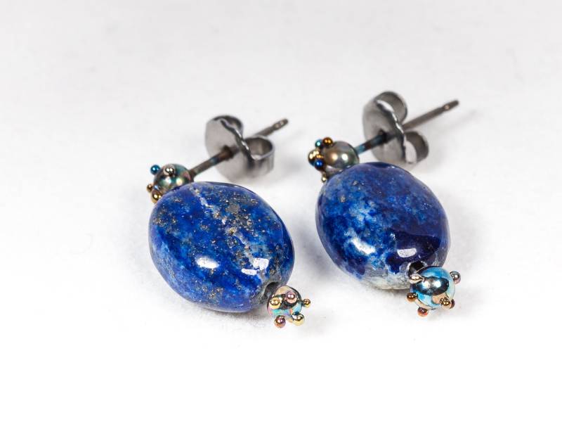 Tiefblaue - Lapis Lazuli Titan Ohrstecker Design Aus Finnland Tiefblaue - Lapis Lazuli Titan Ohrstecker Design Aus Finnland von TIQUALIA