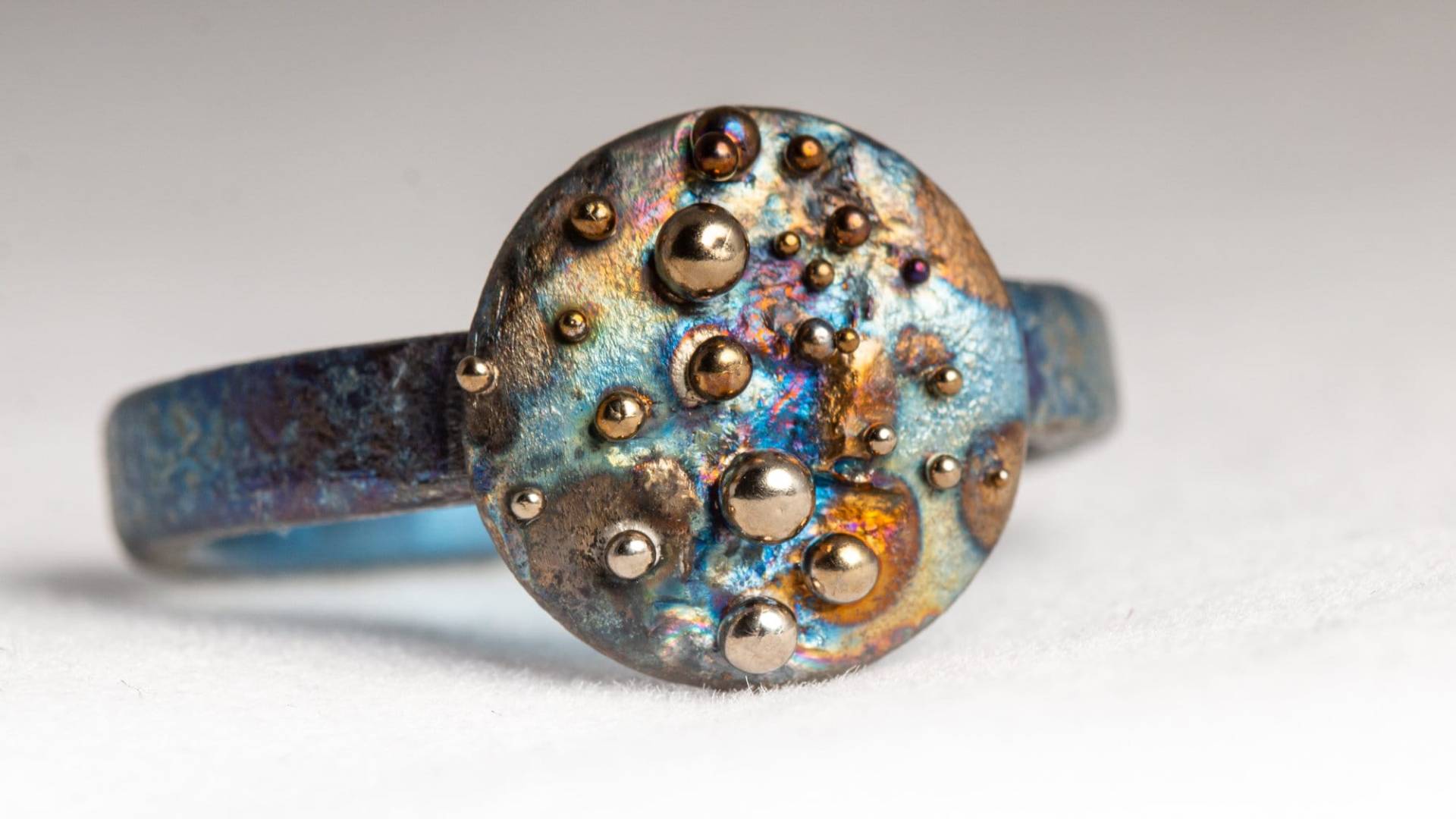 Ursuppe. Reines Titanium Statement Ring Art Welding Unikat Ungewöhnliches Design Made in Finland von TIQUALIA