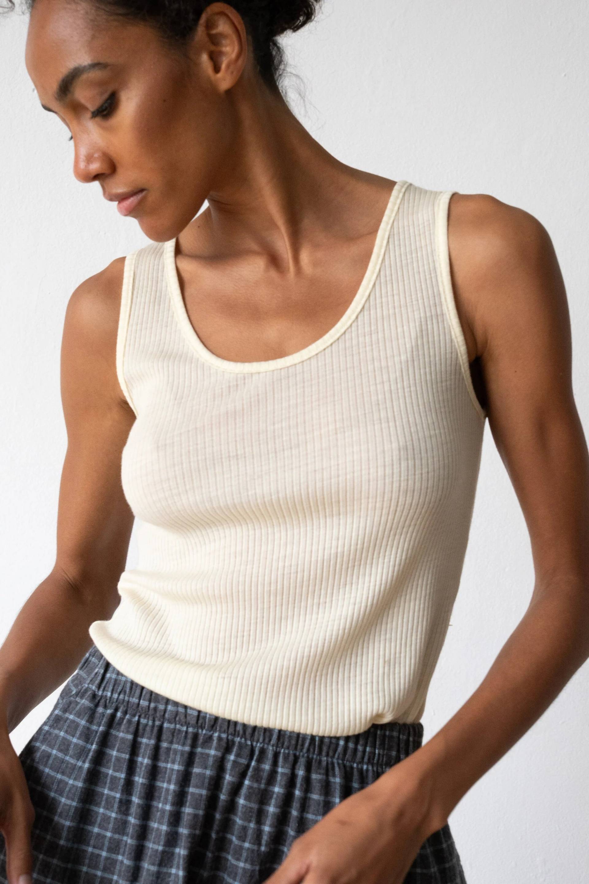 Lizbeth Ribbed Top Beige von TIRALAHILACHA