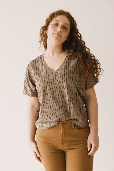 TIRALAHILACHA Hada oversized T-shirt in brown bark TIRALAHILACHA Hada oversized T-shirt in brown bark von TIRALAHILACHA