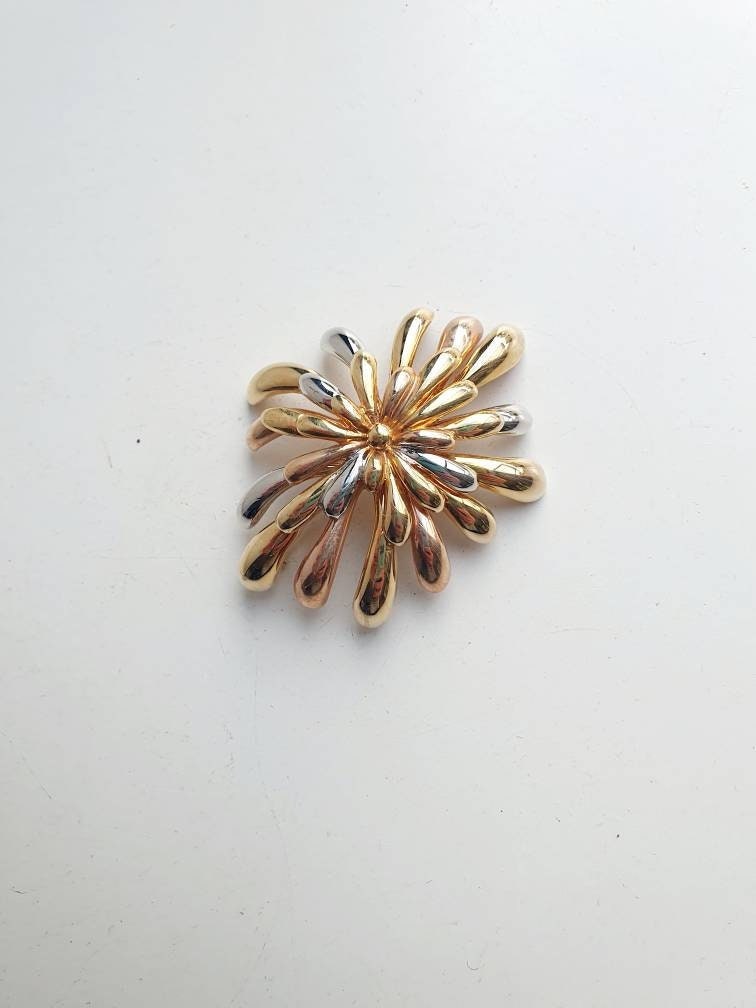 Alte Brosche//Goldene Brosche//Vintage Schmuck//Alter Schmuck//Goldener Schmuck//Glänzender Schmuck//Schmuck//Schmuck//Brosche Alte Brosche//Goldene Brosche//Vintage Schmuck//Alter Schmuck//Goldener Schmuck//Glänzender Schmuck//Schmuck//Schmuck//Brosche von TIROIRSETCAGIBIS