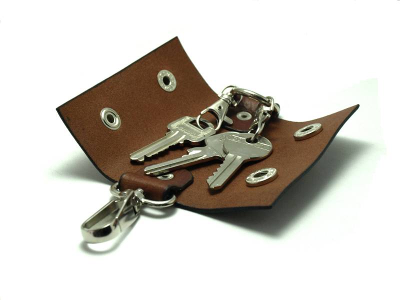 Handgefertigte Leder Schlüsselanhänger Schlüsselhalter Abdeckung Für Schlüssel Mit 2 Haken Und Massivem Nickel Drehhaken Freie Initialen von TIZART