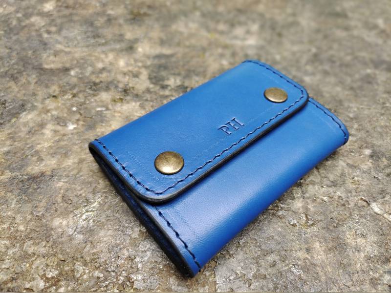 Handgefertigtes Leder Schlüsseletui Mit 2 Haken Personalisiertes Schlüsseltäschchen von TIZART