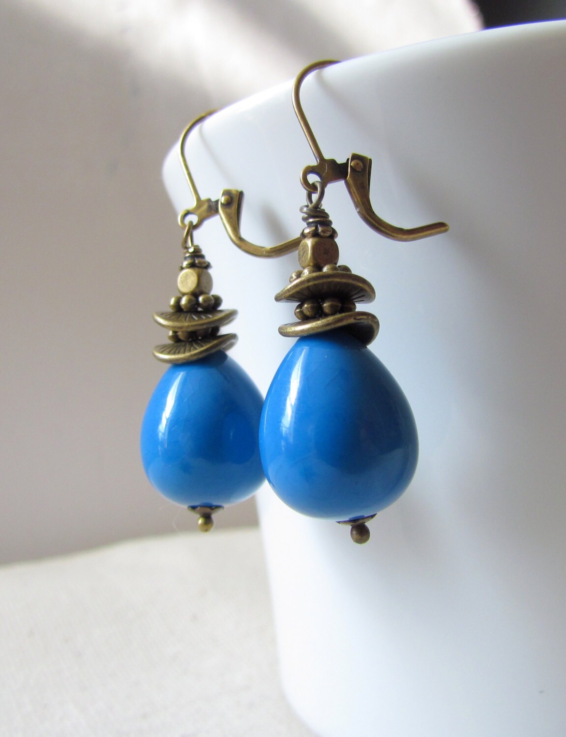 Denim Blaue Ohrringe, Vintage Perlen, Antikes Messing, Draht Gewickelt, Dunkelblaue Tropfen Stil Sommer Hochzeit Denim Blaue Ohrringe, Vintage Perlen, Antikes Messing, Draht Gewickelt, Dunkelblaue Tropfen Stil Sommer Hochzeit von TJChateau