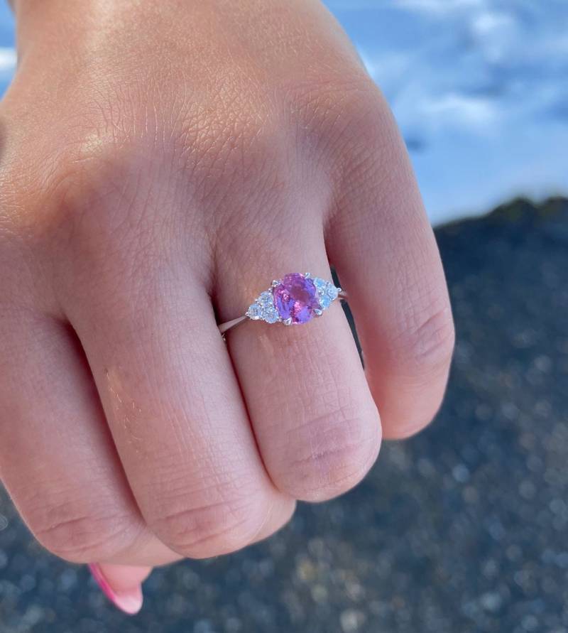 Verlobungsring Mit Padparadscha-Saphir Und Diamant, Zertifizierter Saphir Im Ovalschliff, Schmuck Aus 18 Karat Gold, Größe 54, Versandfertig von TJGemsJewelry