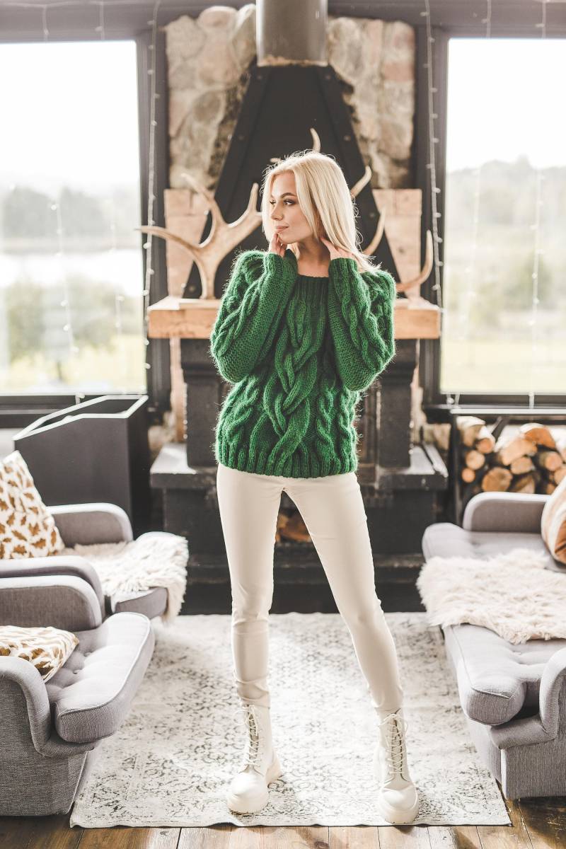 Aran Frauen Pullover, Grüner Zopfmuster Großer Voluminöser Grobstrick-Pullover von TKnitKnitwear