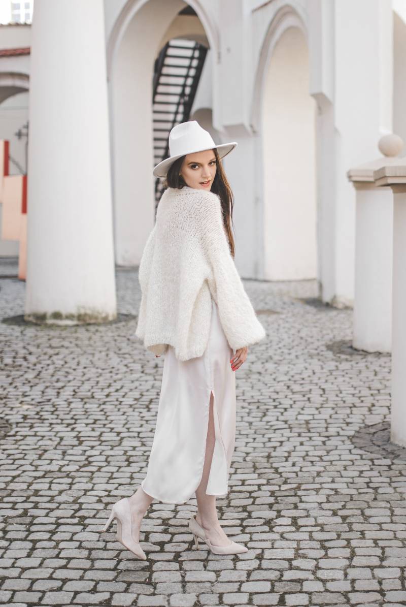 Gebrochene Weiße Brautjacke, Kurzes Hochzeitscape, Lockerer Kurzer Brautmantel, Hochzeitsjacke, Sommerbomber Mit Gürtel von TKnitKnitwear