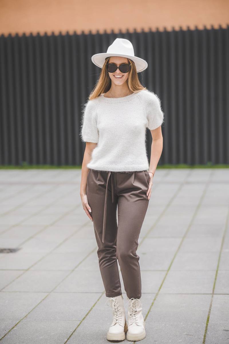 Gebrochenes Weißes Frauen Top, Flauschiger Angora Pullover, Warmes Top Mit Kurzen Ärmeln, Handgestrickte Bluse, Elegantes Grobstrick Pullover von TKnitKnitwear