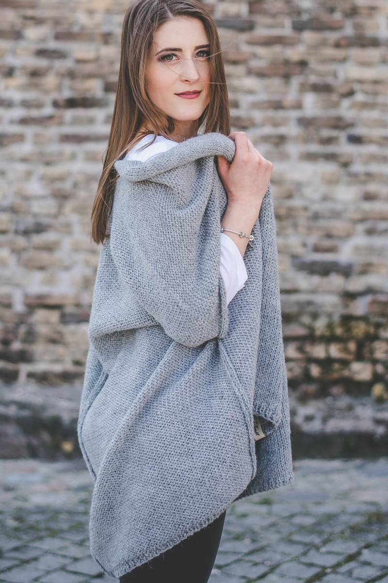 Kokon Frauen Strickjacke, Langer Ärmelloser Mantel, Klobige Frauenweste, Wollpullover von TKnitKnitwear
